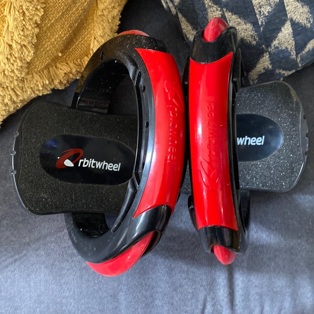 ORBITWHEEL SKATES RED AND BLACK.  GENTLY USED